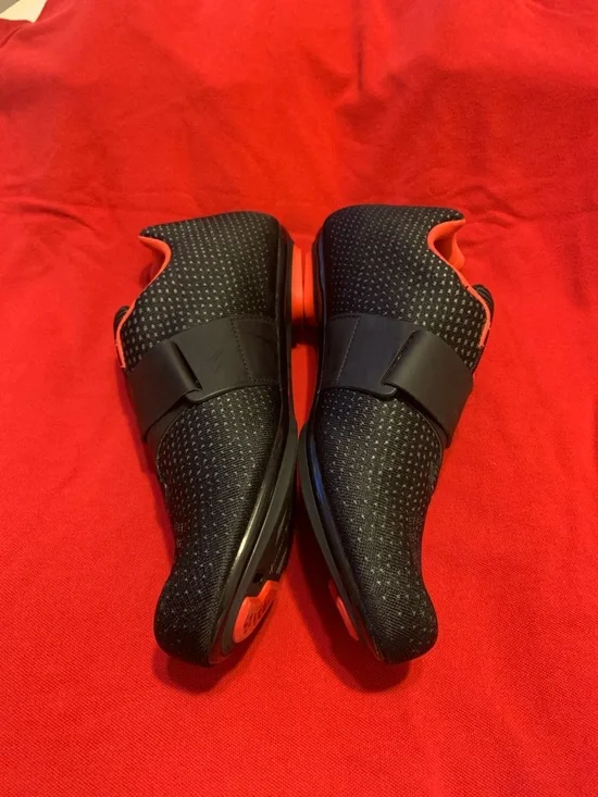 Peloton Black with Red Lining Performance Cycling Shoes - Picture 4 of 10